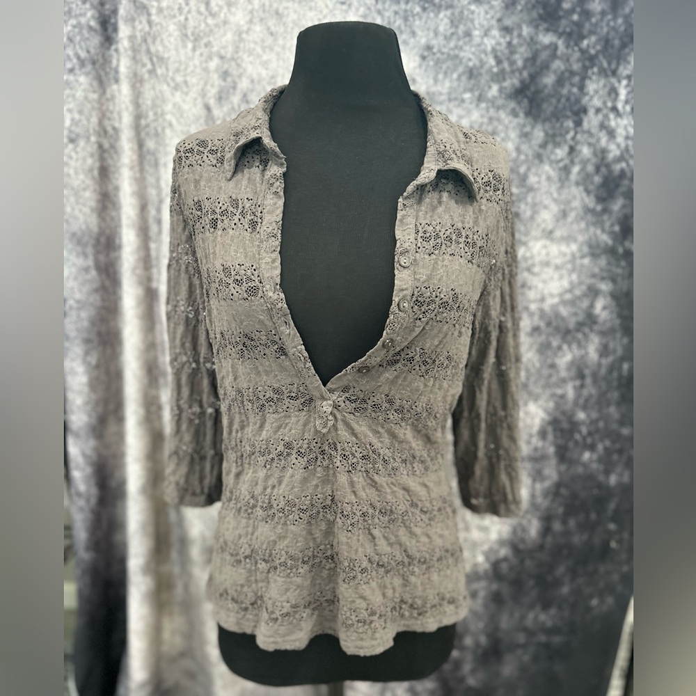 PROMOD lace‎ 1/2 button up top with button detail on sleeves